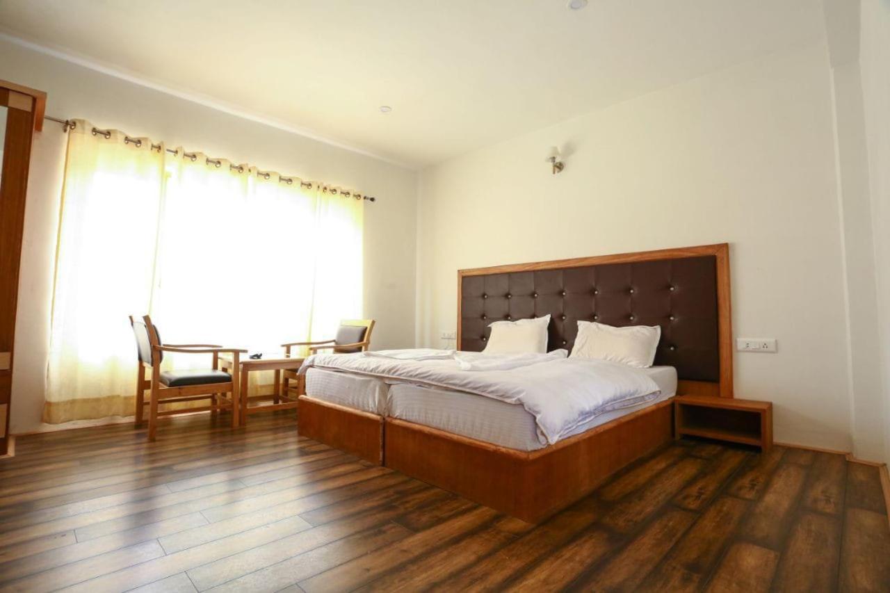 Hotel Om Ladakh Leh Extérieur photo