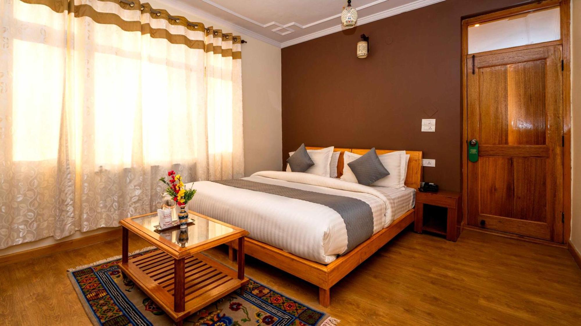Hotel Om Ladakh Leh Extérieur photo