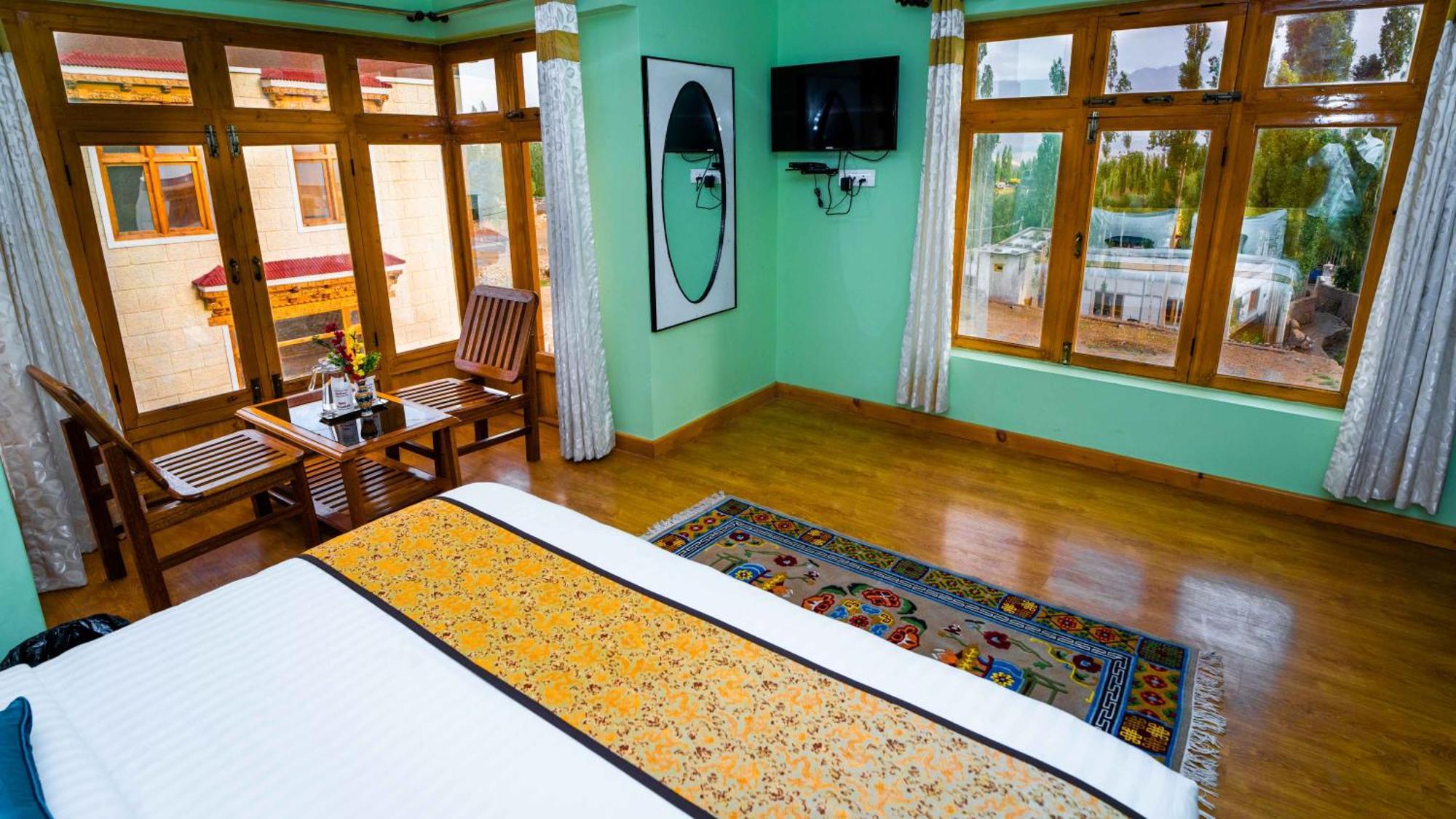 Hotel Om Ladakh Leh Extérieur photo