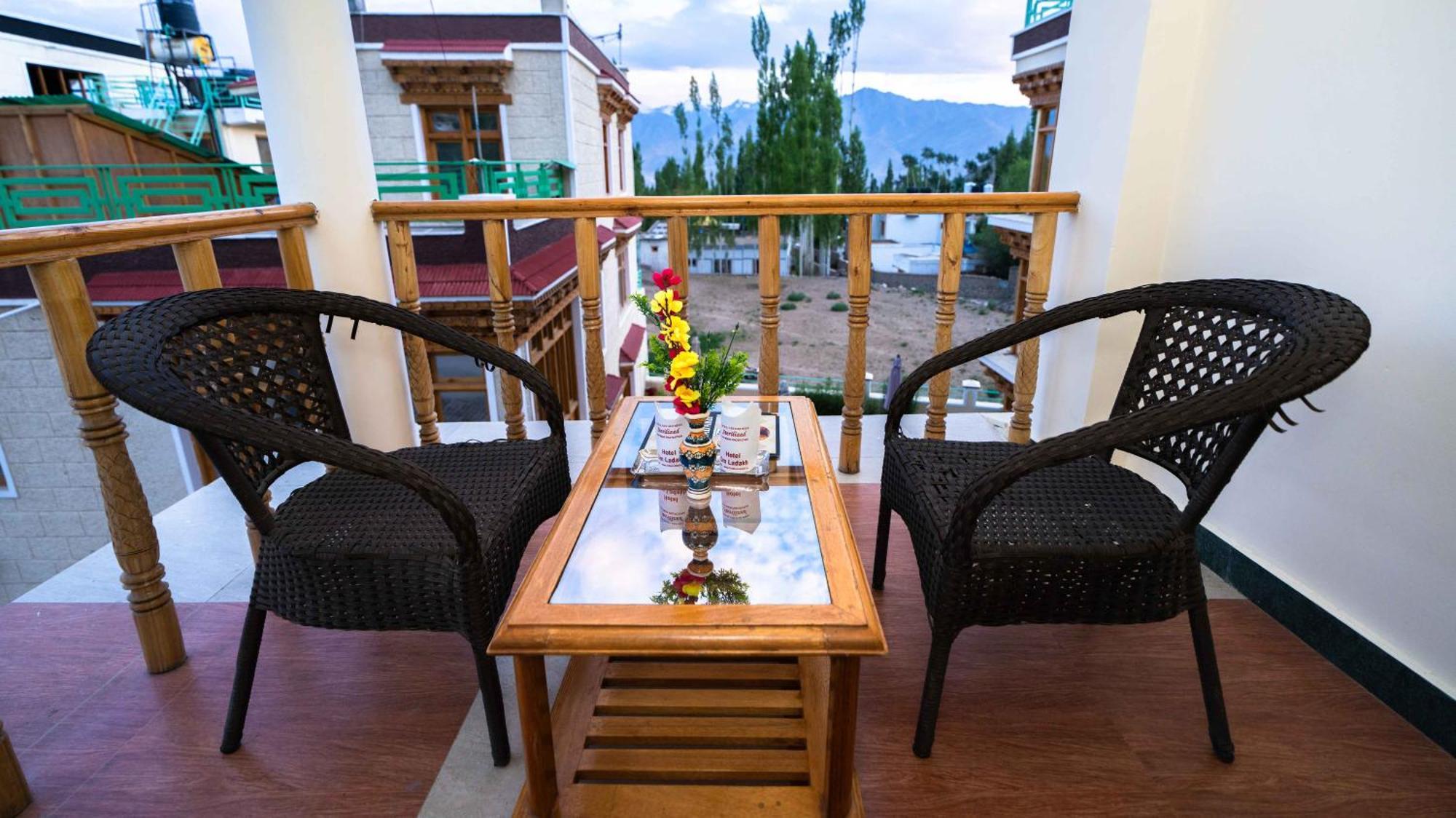 Hotel Om Ladakh Leh Extérieur photo