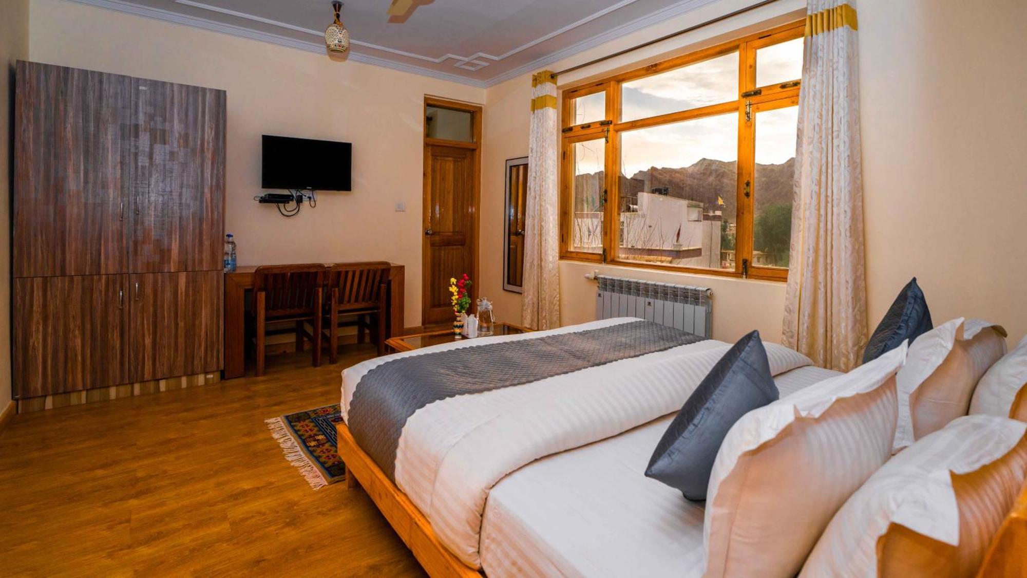 Hotel Om Ladakh Leh Extérieur photo