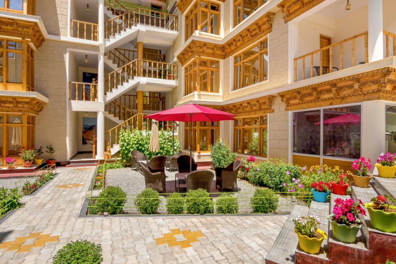 Hotel Om Ladakh Leh Extérieur photo