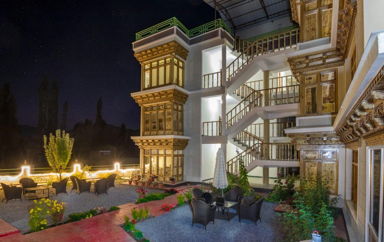 Hotel Om Ladakh Leh Extérieur photo