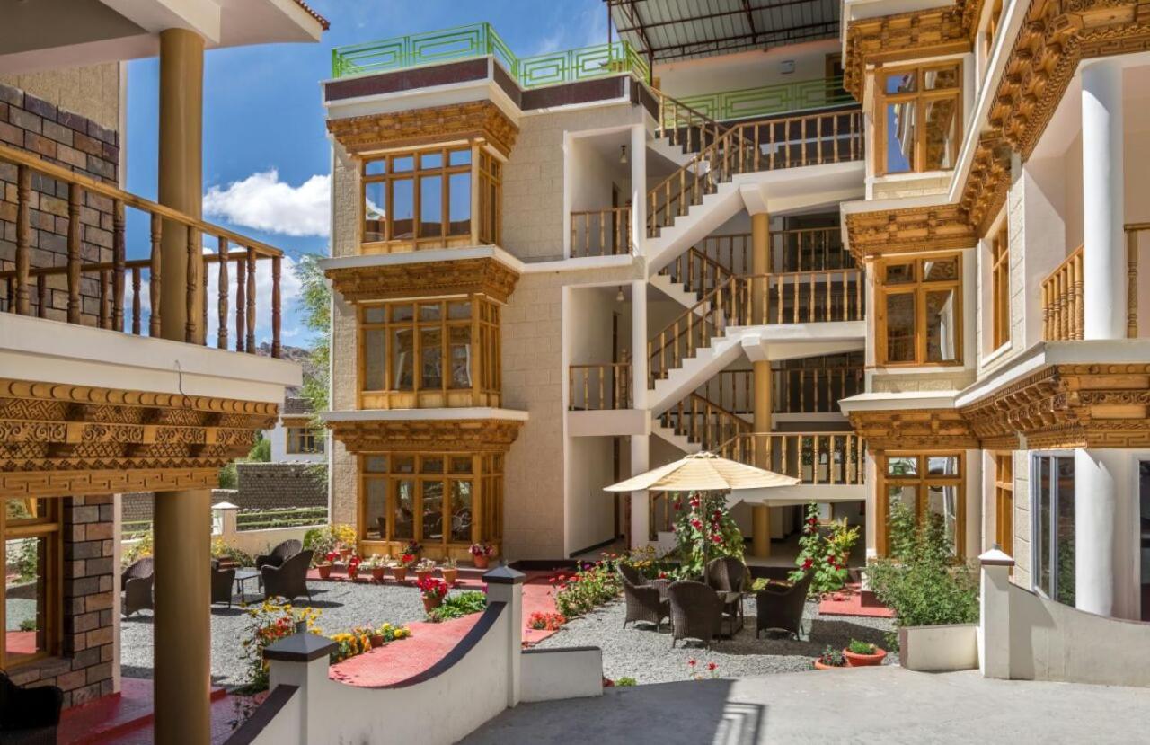 Hotel Om Ladakh Leh Extérieur photo