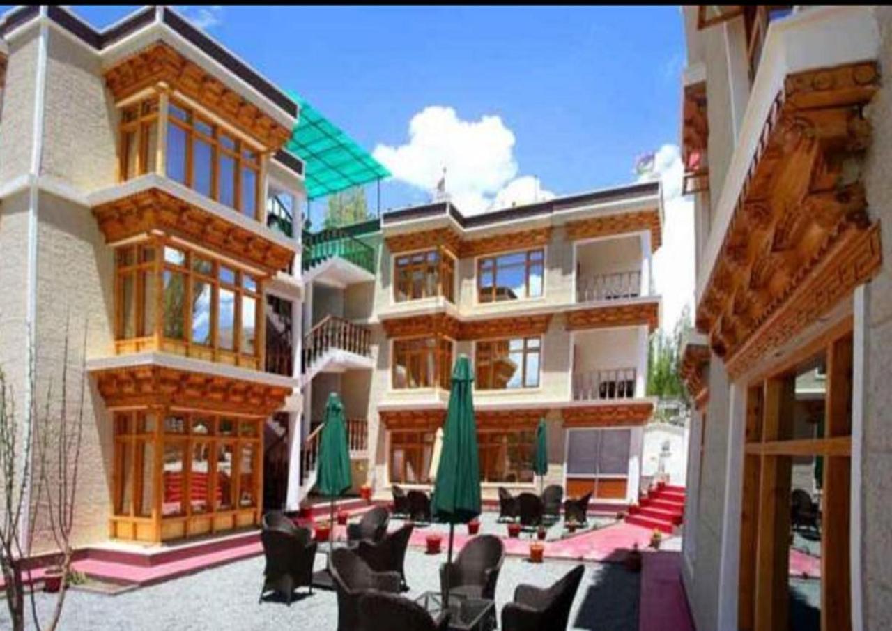 Hotel Om Ladakh Leh Extérieur photo